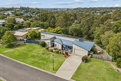 Cashmere 5 Slaapkamer ELEVATED FAMILY RETREAT WITH VIEWS, POOL & DUAL LIVING