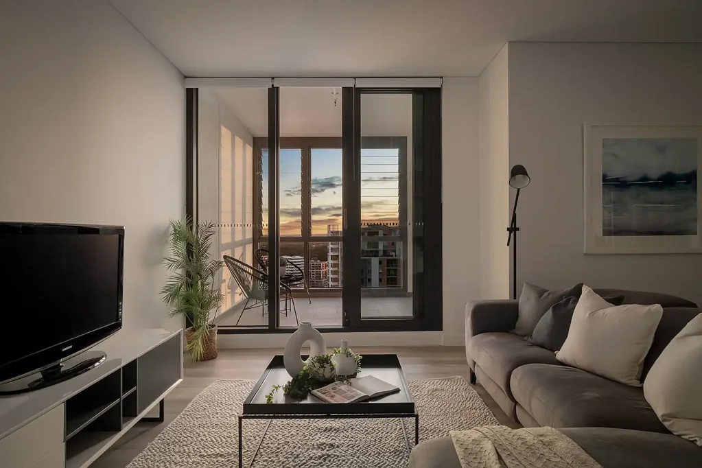 Wolli Creek 2ห้องนอน SPACIOUS 2 BEDROOM + STUDY APARTMENT IN THE HEART OF WOLLI CREEK