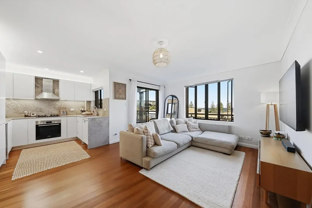 Maroubra 2Zimmer Top Floor Coastal Apartment with North-East Aspect & Ocean Views
