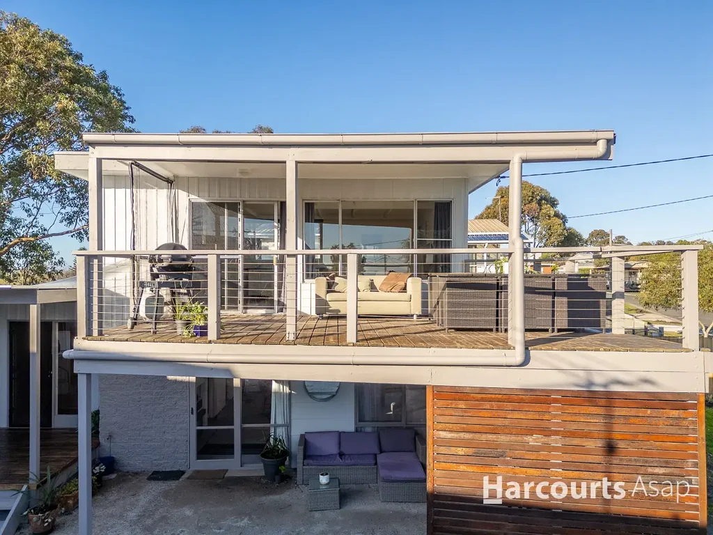 Coronet Bay 4房  Coastal Family Living with Spectacular Bay Views & Boat Storage