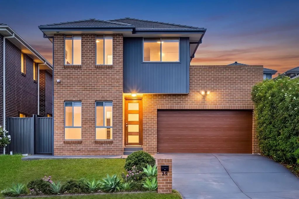 Schofields 4Phòng ngủ Picture Perfect, Immaculate and Upgraded Entertainers Delight! - Prime Tallawong Location