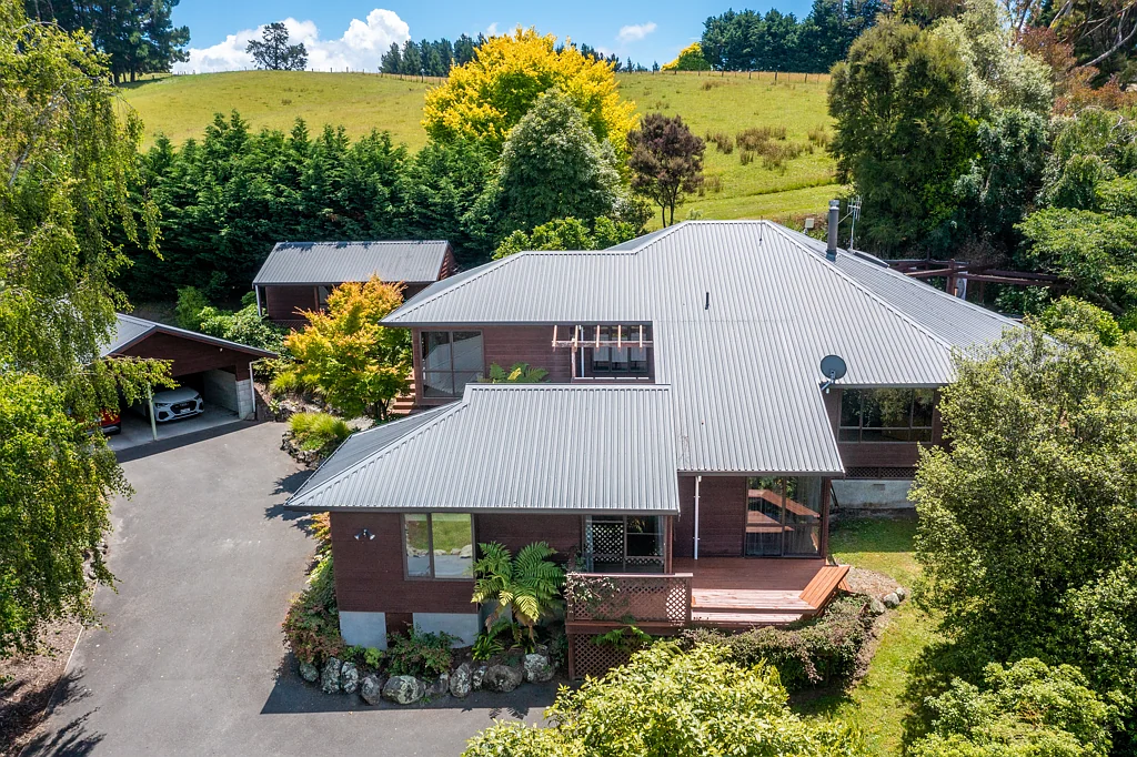 Redwood Valley Large Shed and Family Home in Redwood Valley