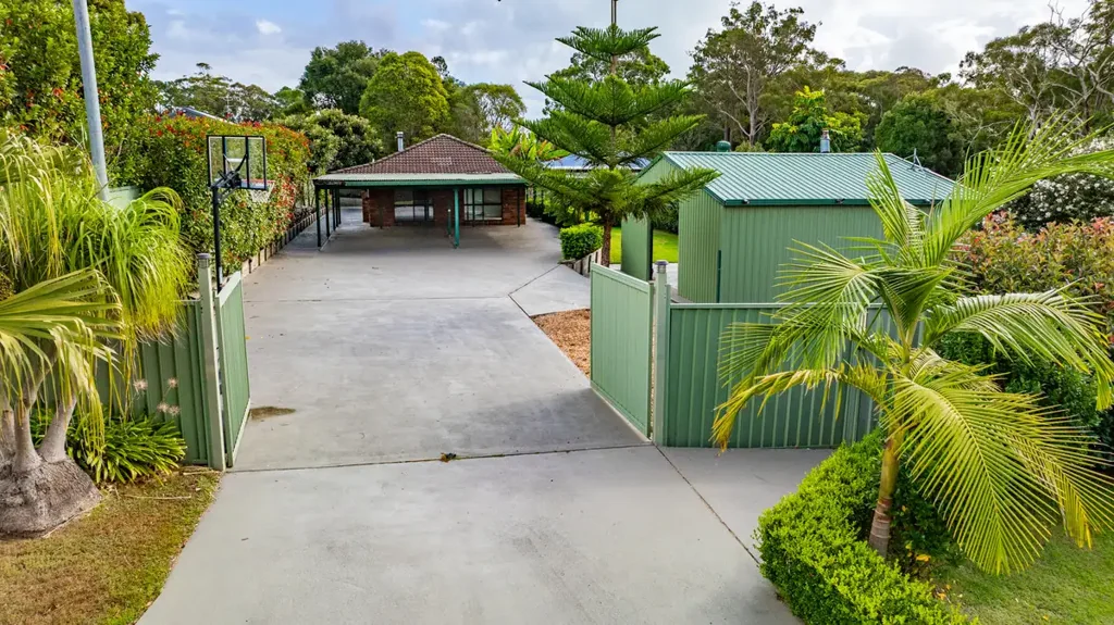 Wyee 5房  Family Living with Shed, Space & Location - Walk to Everything!