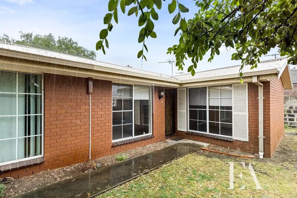 A short stroll to Pakington St