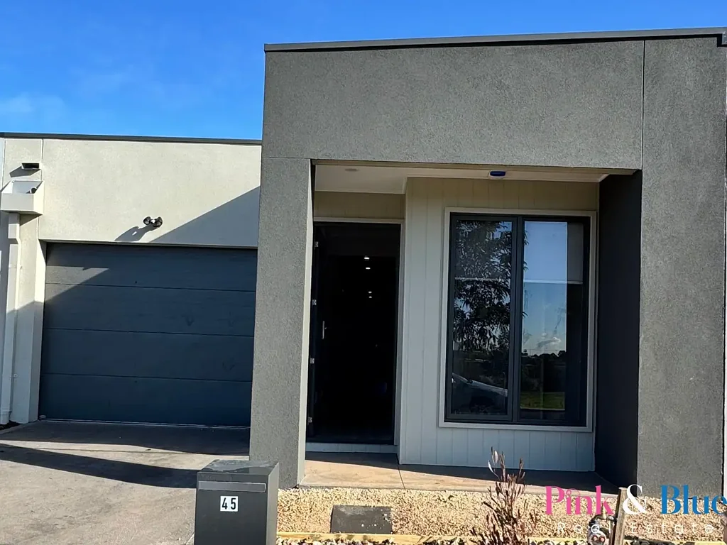 Beautiful 3 Bedroom Brand New Family Home For RENT !