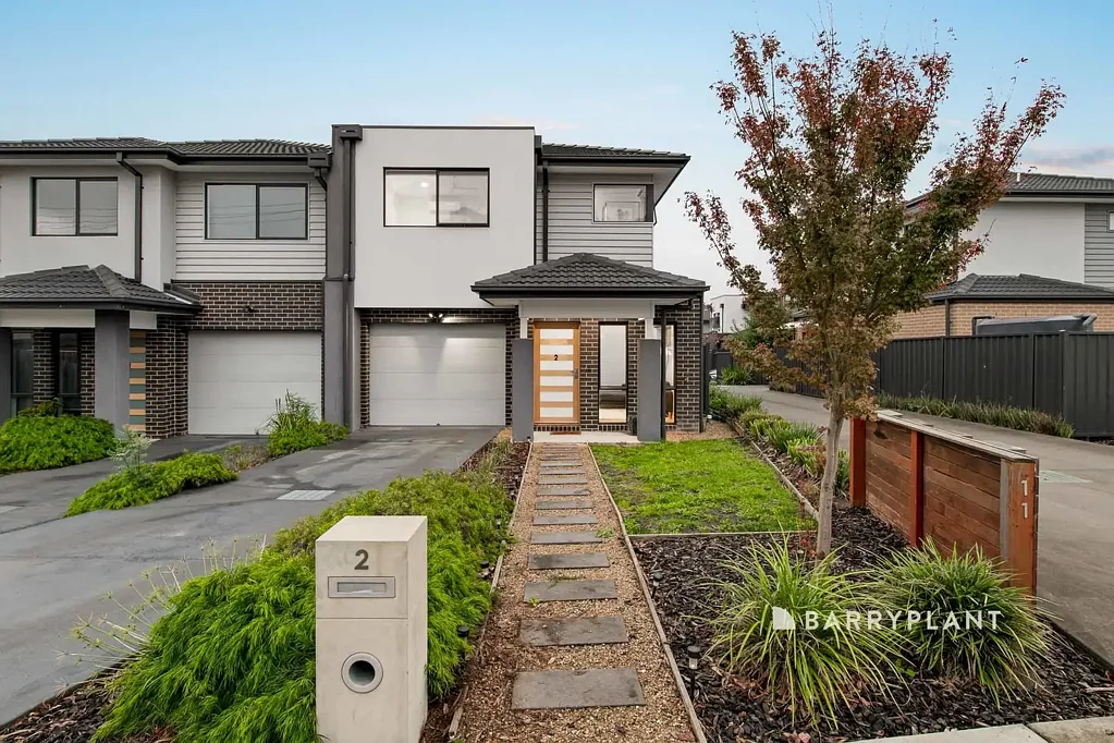 Narre Warren 3房 新宅仅五年 保养得宜 现代舒适 私密街边 中心地段 便利生活 三房宽敞 主卧带套 独立起居 精美厨房 无缝庭院 全年舒适 低维宅地 黄金位置 Modern Design Meets Everyday Convenience