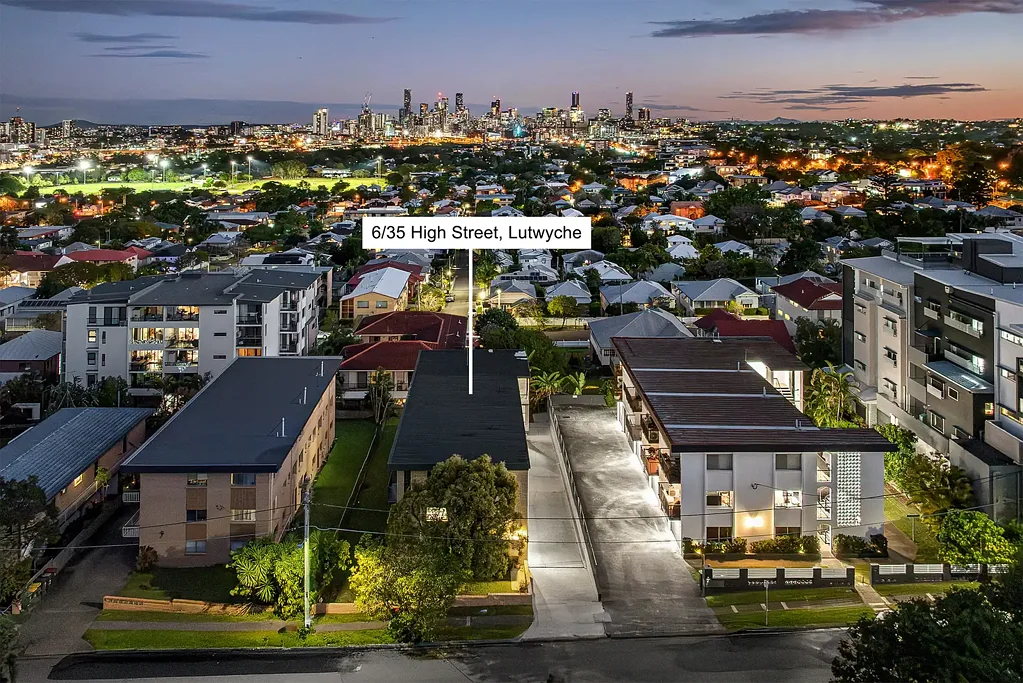 Lutwyche 3 Bedroom Boutique Living with Unparalleled Views