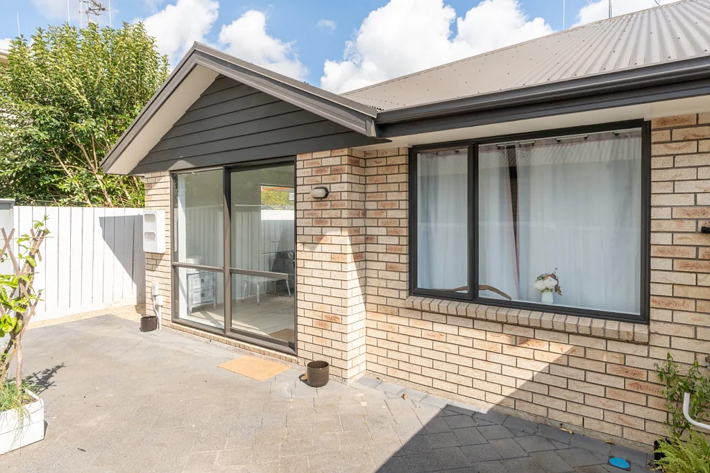 Stylish 3-Bedroom Unit in the Heart of Hamilton East