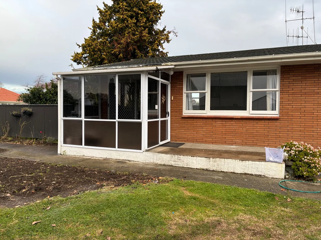 Freshly Refreshed 2-Bedroom Front Unit with Private Garden