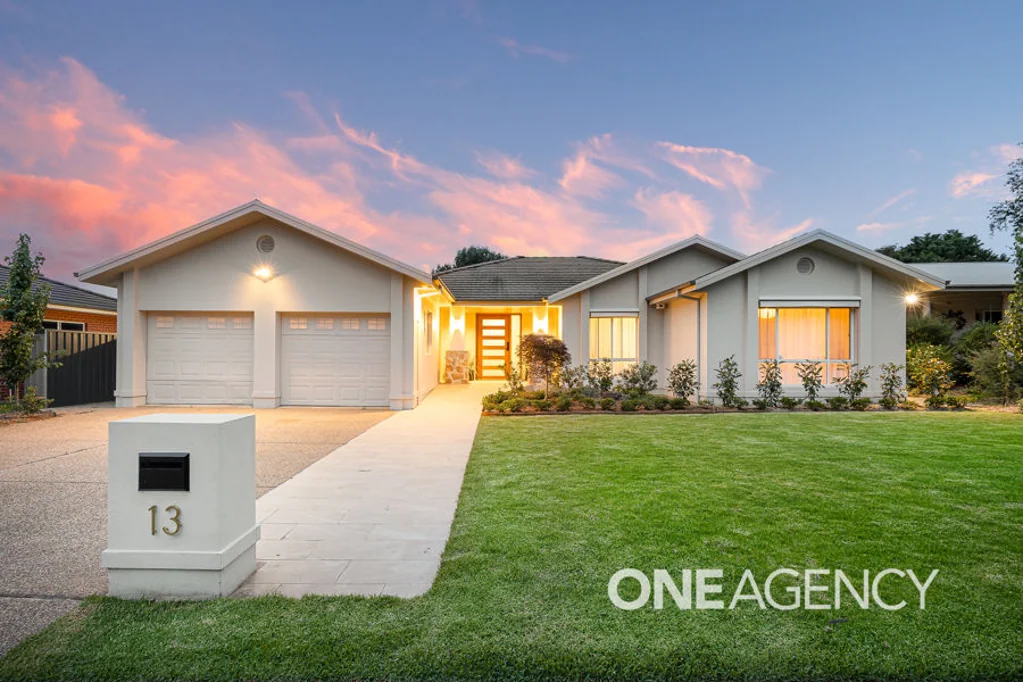 13 LANSDOWNE AVENUE, Lake Albert, NSW 2650