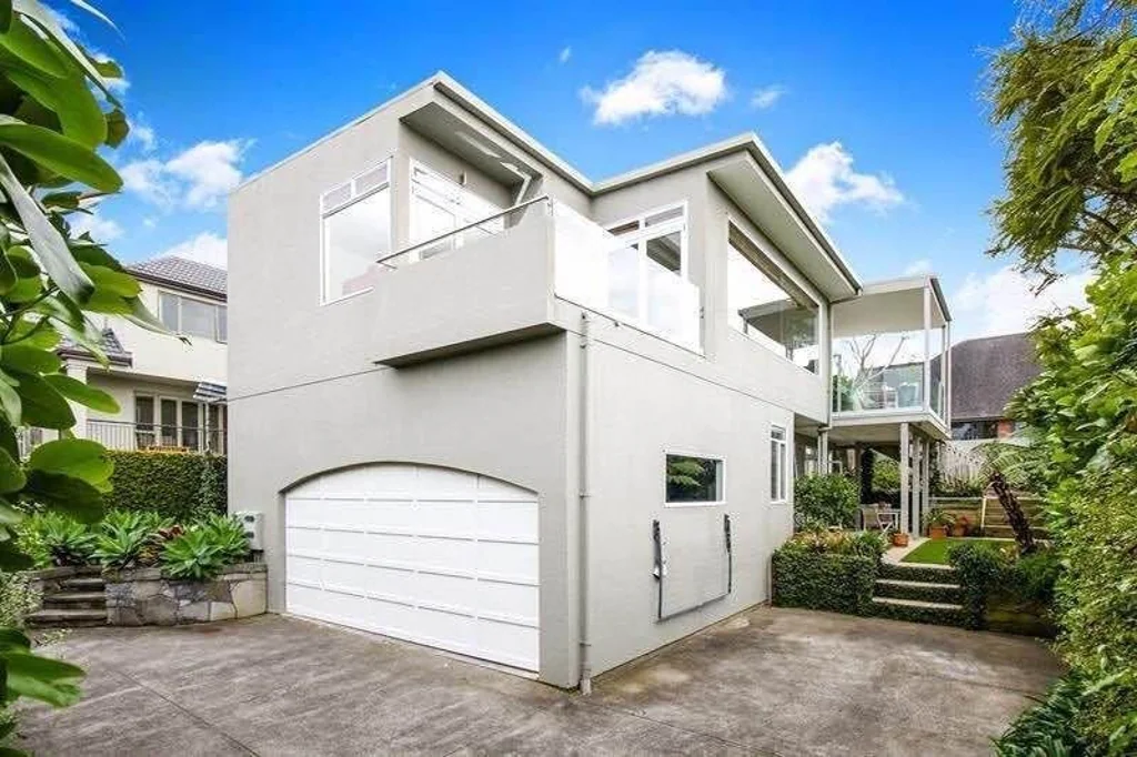 Orakei - 4 Bedrooms with sea views
