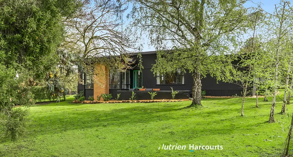 Timboon 4બેડરૂમ CENTRAL FOUR BEDROOM HOME ON A SUBSTANTIAL 1433M2 CORNER BLOCK - TIMBOON