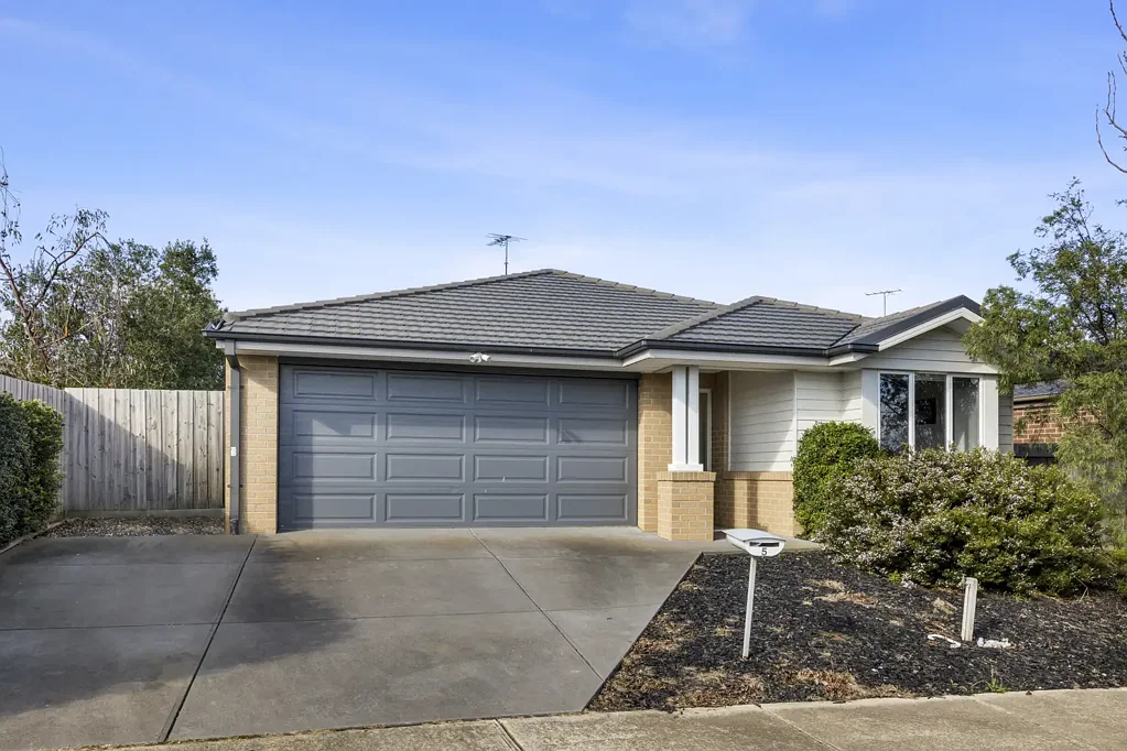 Waurn Ponds 4房  Light-Filled Family Home in Convenient Location