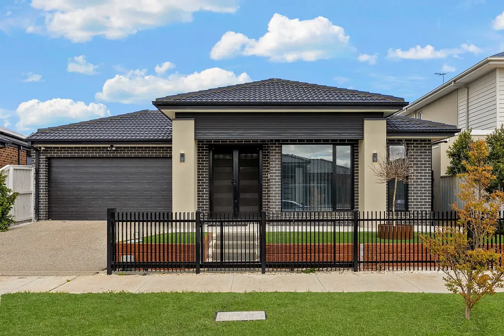 Taylors Lakes 4침실 Elegant Family Luxury in Premier Taylors Quarter Estate.