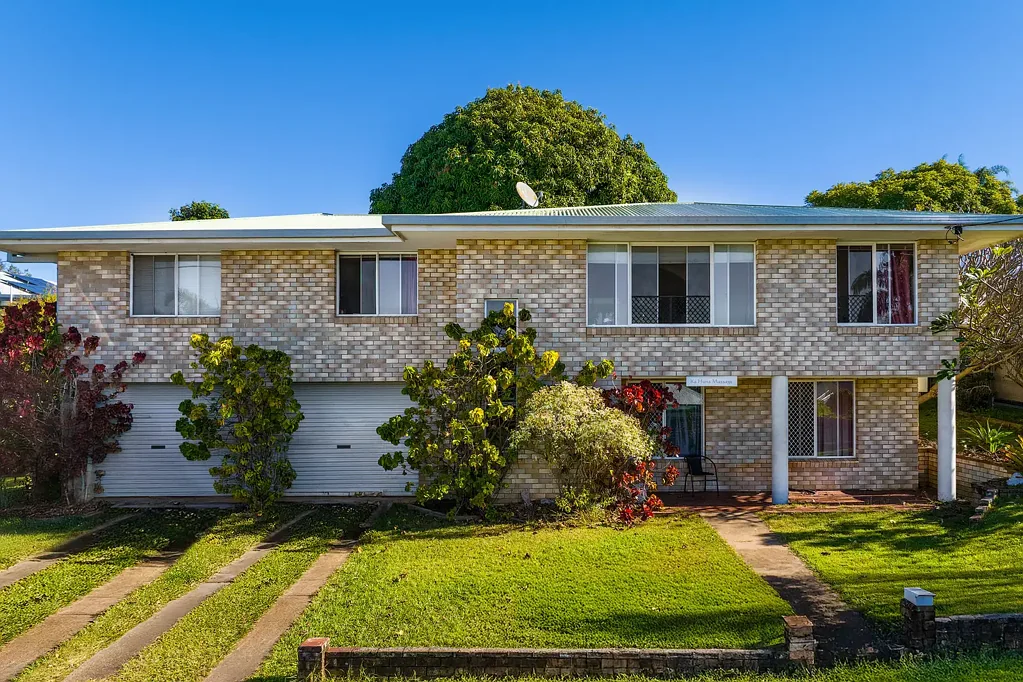 Gympie 4 Bedroom Grand Family Home With Views