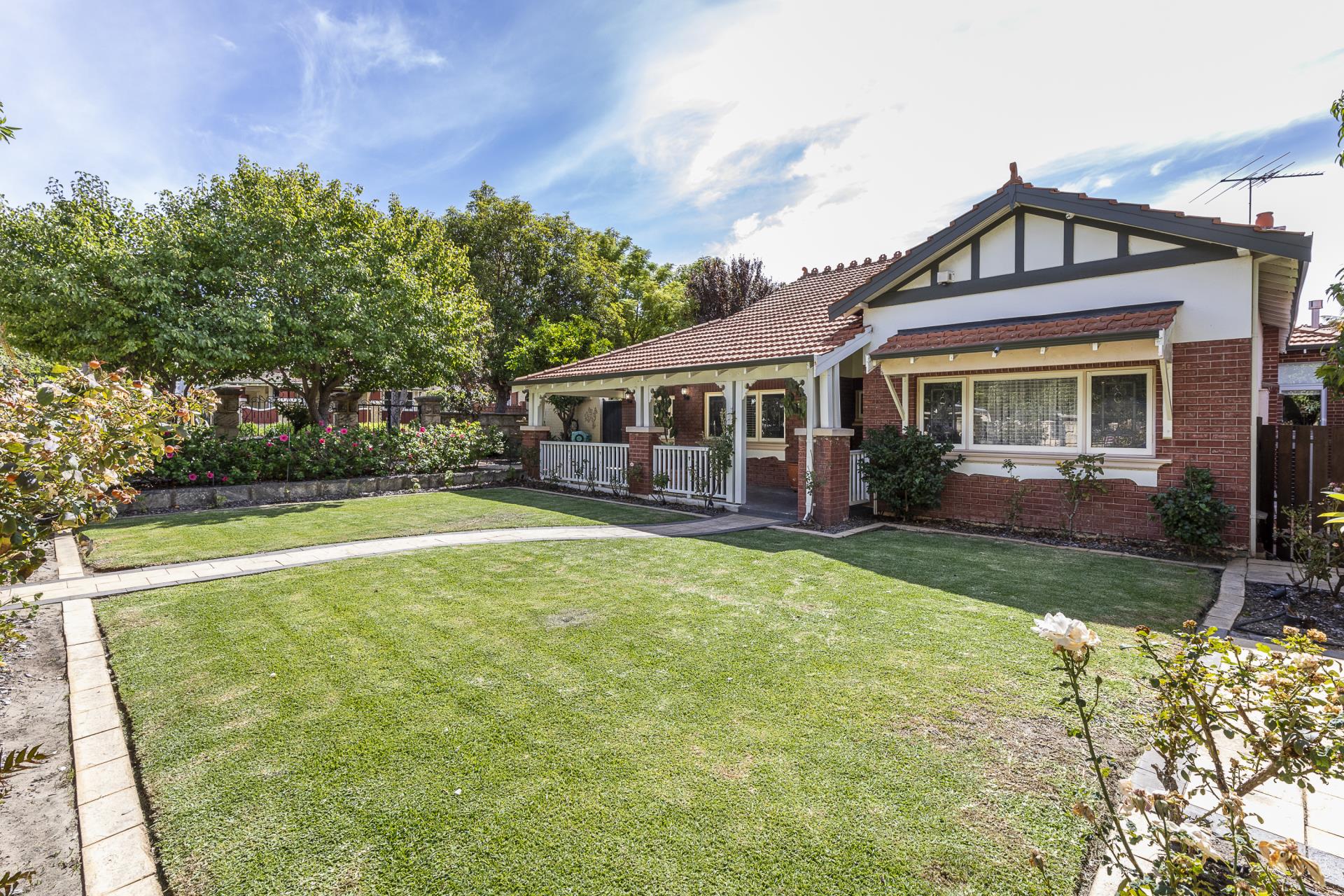 8 ALMONDBURY RD, MOUNT LAWLEY WA 6050, 0部屋, 0バスルーム, House