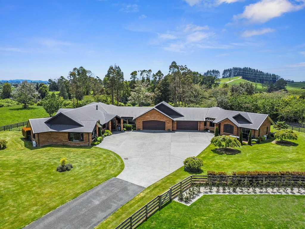 Pirongia 7chambre Two Dwellings, Pool, Views & Grazing