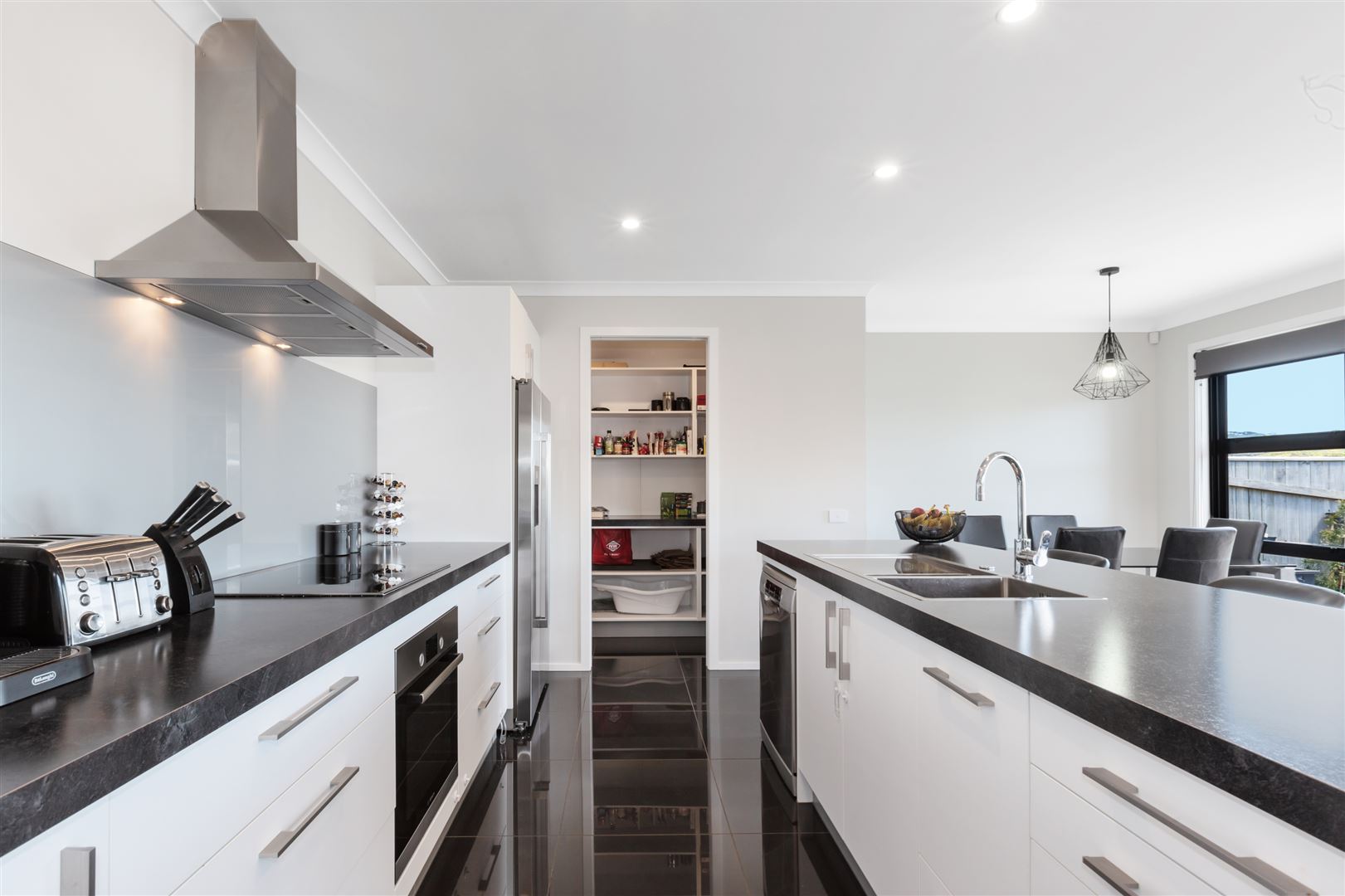 4 Ihakara Arthur Lane, Aotea, Porirua, 3 phòng ngủ, 0 phòng tắm