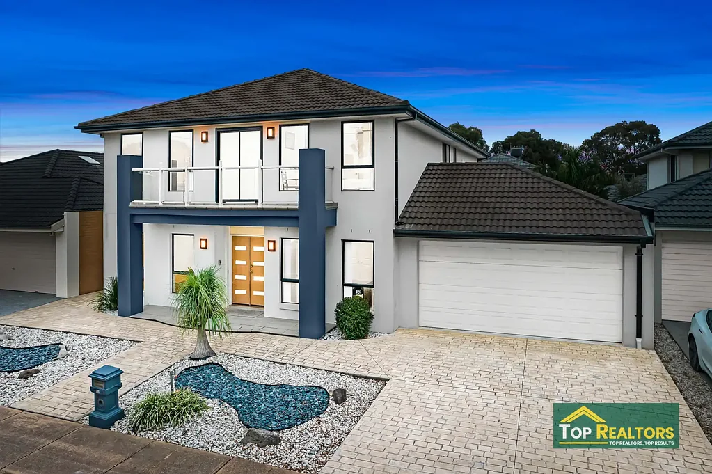 Point Cook 4chambre 🌟 Top Realtors proudly presents: A True Head-Turner in Sanctuary Lakes 🌟