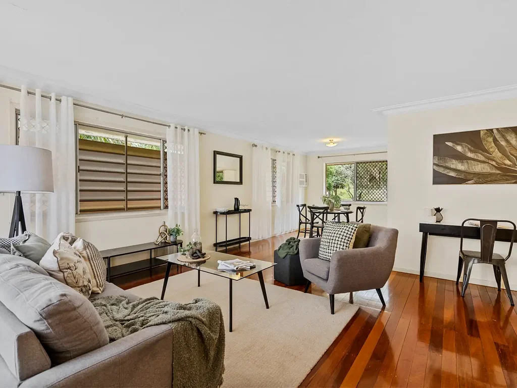 Coorparoo 3房 Cavendish学区宝地 604m²阔地潜力 宽敞三卧带储 休闲地下室空间 后院可塑梦想 UNLOCK THE POTENTIAL IN A PREMIUM POSITION