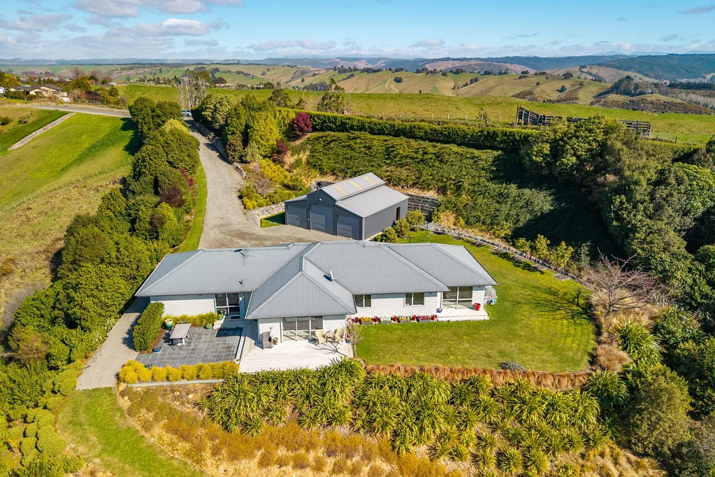 Wakefield 4 Bedroom Spectacular Views, Garaging, & Immaculate Living!