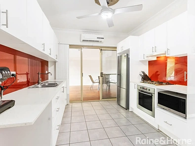 2/9-11 Hart Drive, Constitution Hill, NSW 2145, 4 slaapkamers, 2 badkamers, Townhouse