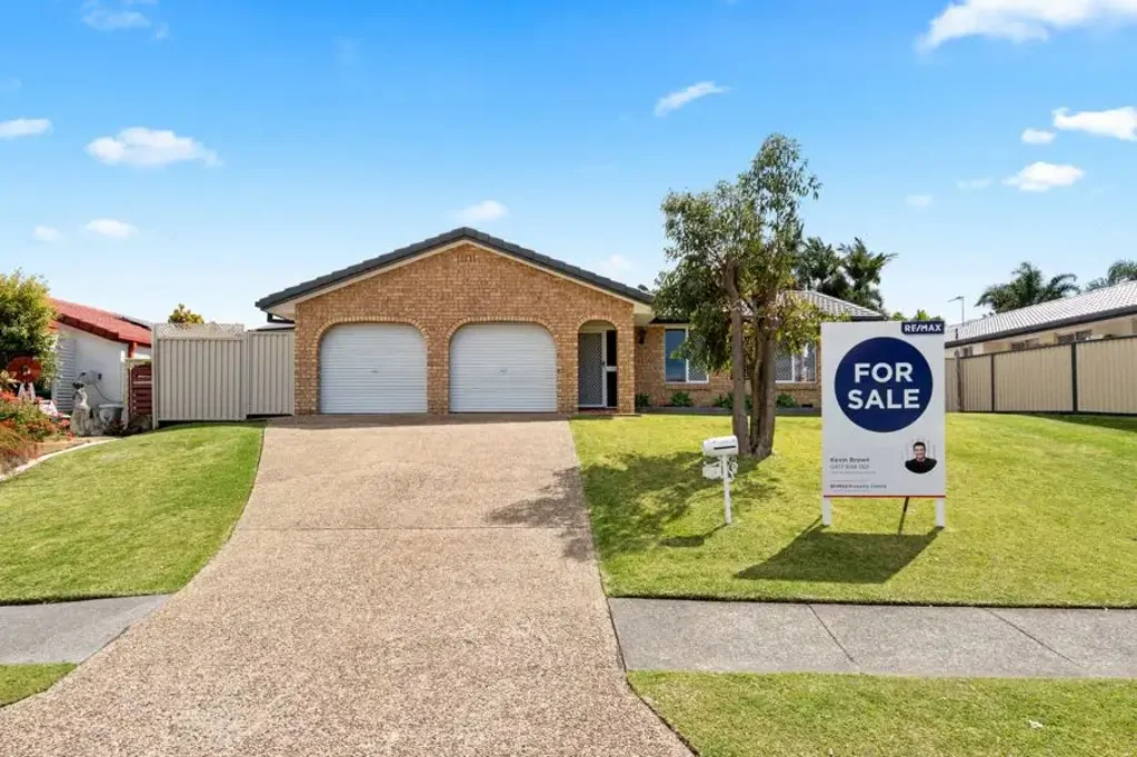 Carrara 3房  "Boonooroo Park" Solid single level entertainer with plenty of land for a pool, pets or parking