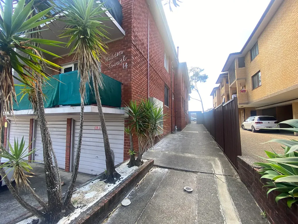 CONVENIENTLY LOCATED 2 BEDROOM UNIT