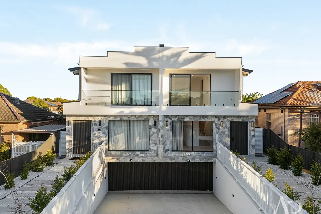 Condell Park 5Phòng ngủ Architecturally Designed Full Brick Masterpiece | Brand New Luxury Duplex with Basement