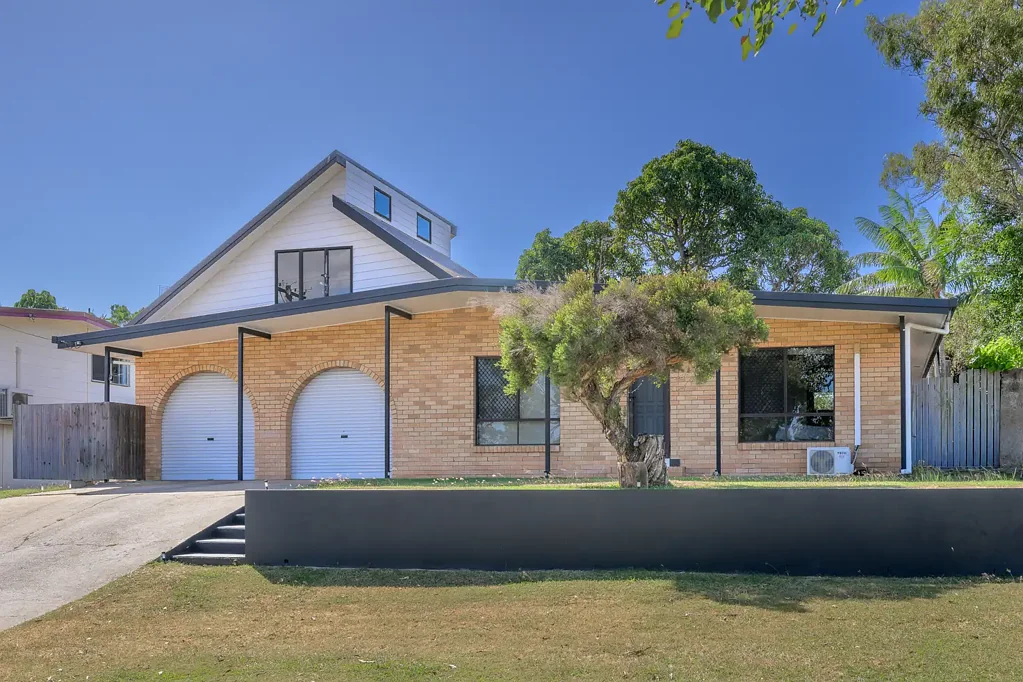 West Gladstone 3غرفة نوم Solid Investment Opportunity - Lowset Brick Home in West Gladstone with solar
