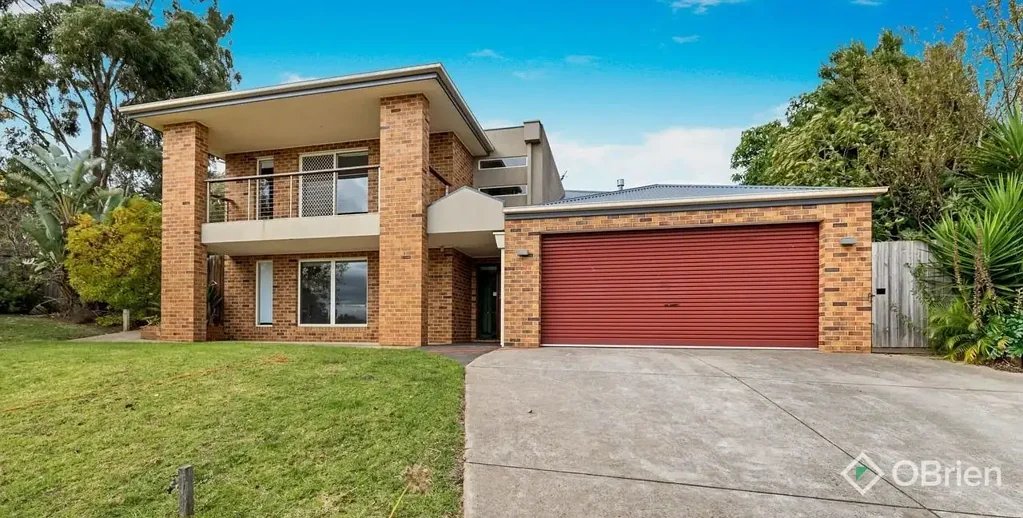 ELEGANT & SPACIOUS FAMILY HOME