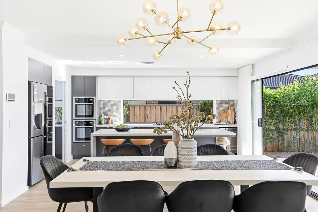 Gables 4 Slaapkamer Stylish Coral Home with Spacious Living & Premium Finishes