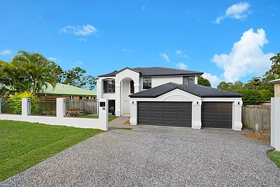Bridgeman Downs 5 Slaapkamer Calling All Investors -- Expansive Living in Bridgeman Downs!!