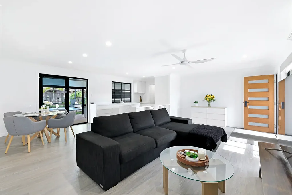 Coombabah 3Phòng ngủ Move-In Ready Coastal Home with Saltwater Pool