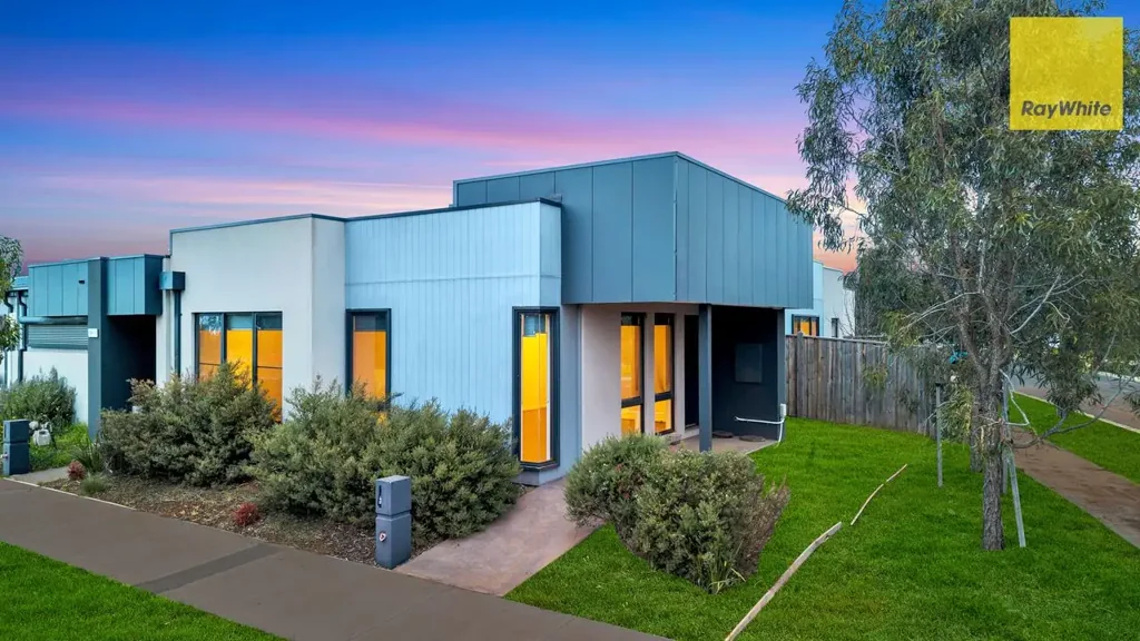 Thornhill Park 3 Bedroom Modern Family Living with Exceptional Comfort in the Heart of Thornhill Park