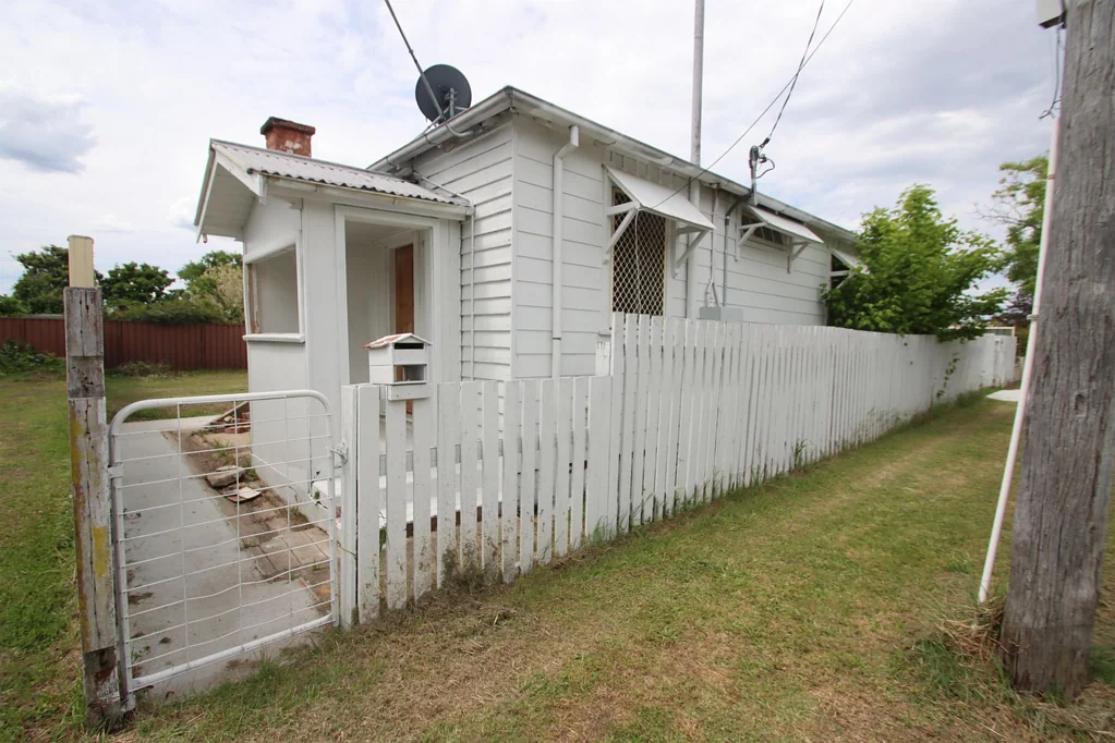 120 Miles Street, Tenterfield, NSW 2372