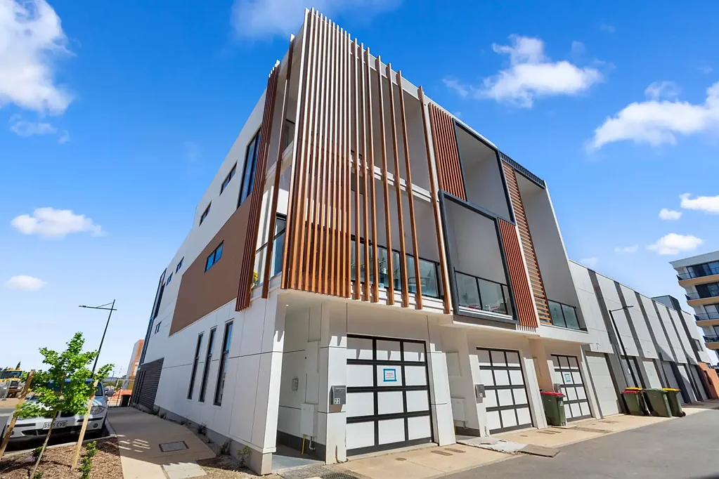 Stylish Multi Level Townhouse in Prime Tonsley Location
