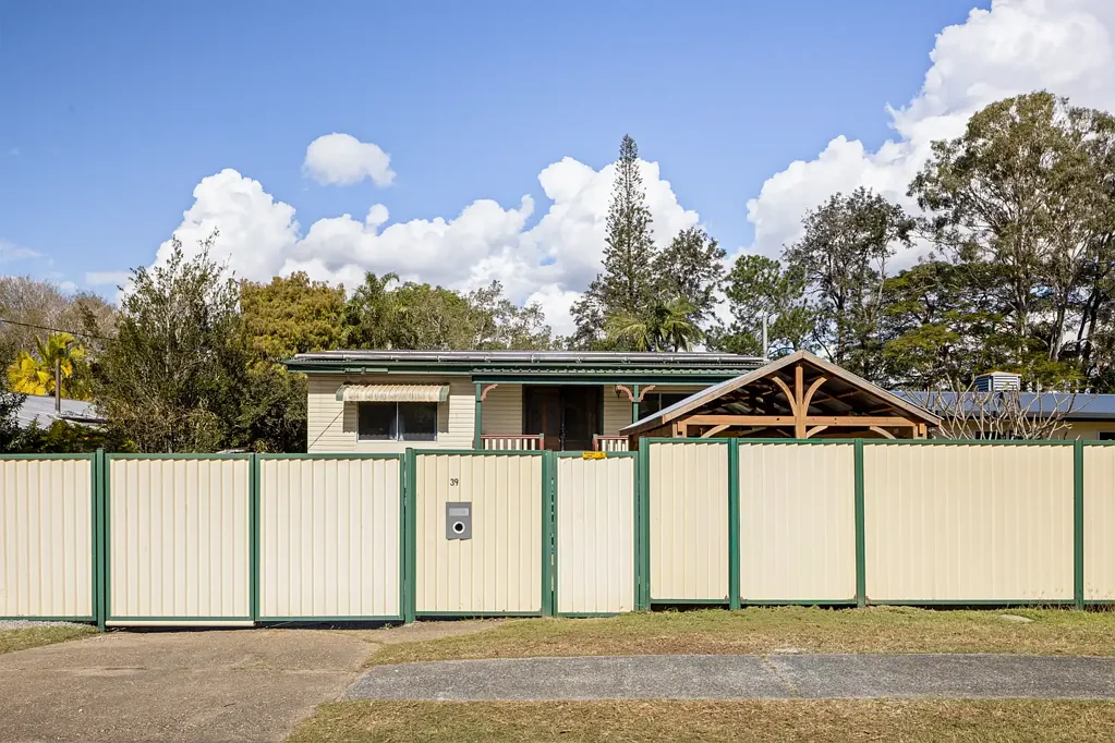 Strathpine 6Kwarto Spacious Dual-living Home With Room To Grow