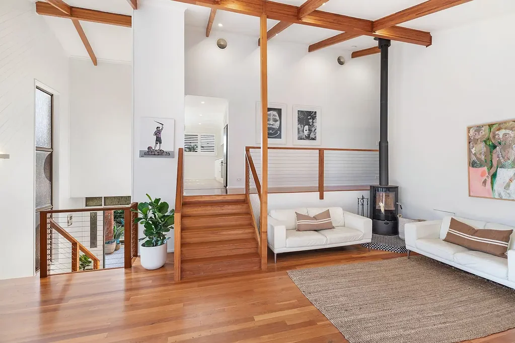 3-6 month flexible lease, beautiful family home, fully furnished, one street from the beach!