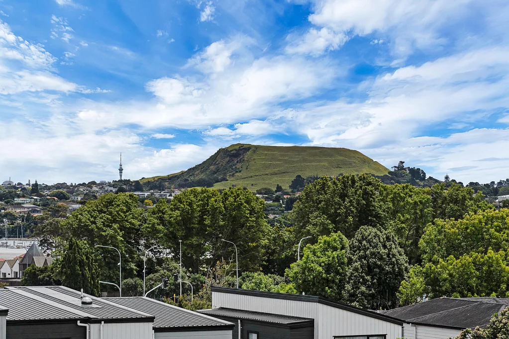 Pakuranga 3房 现代舒适×极致便利！每日尽享壮丽景观，生活配套完善，拎包入住！ Space, Contemporary Comfort, Ultimate Convenience