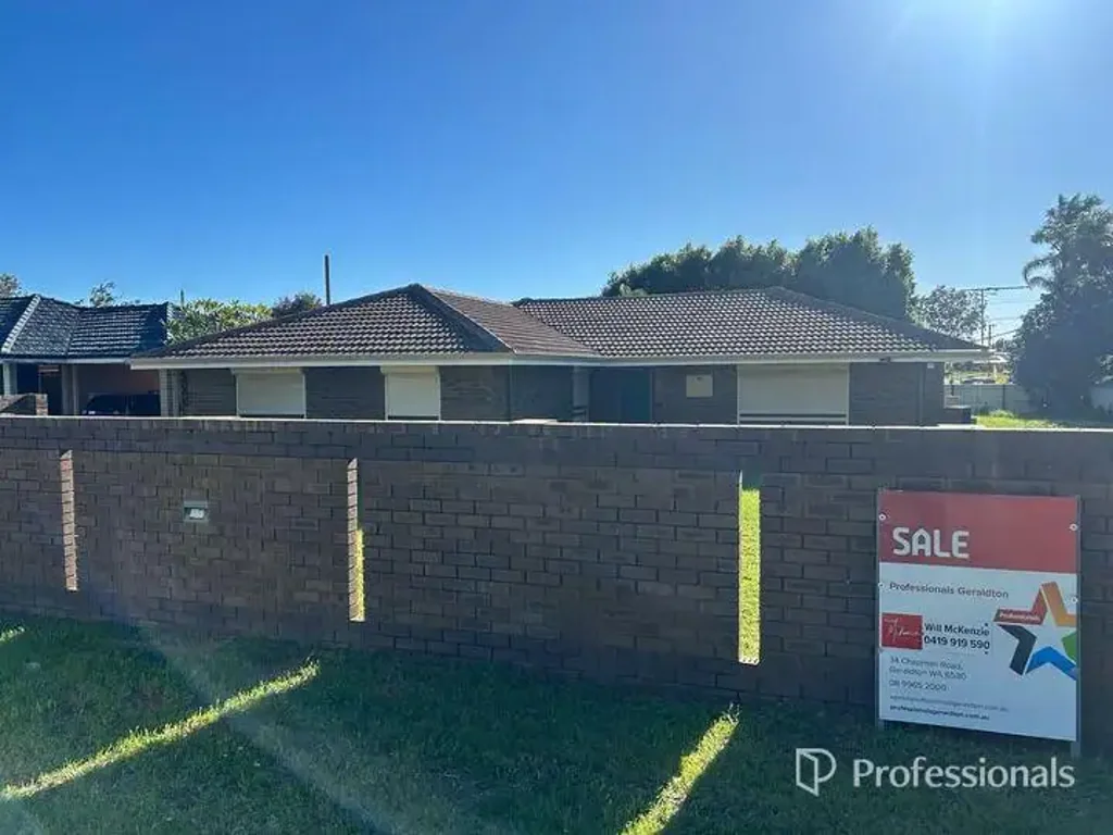Bluff Point 4房  Prime Bluff Point Location - Character Home on 1,126sqm*