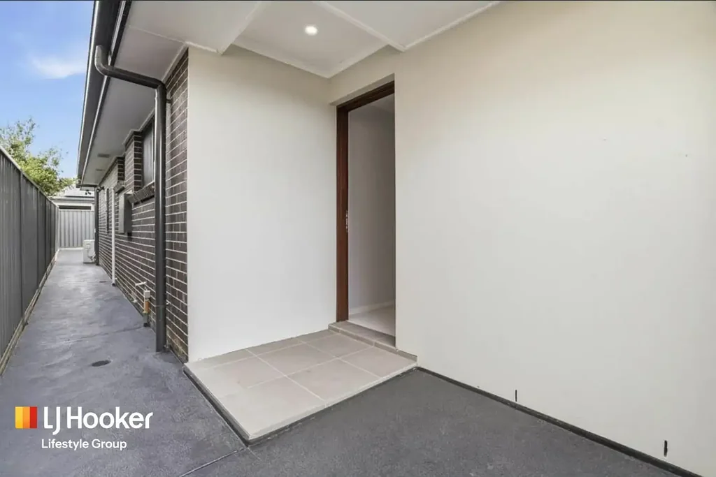 Modern & Low-Maintenance Living in the Heart of Gregory Hill
