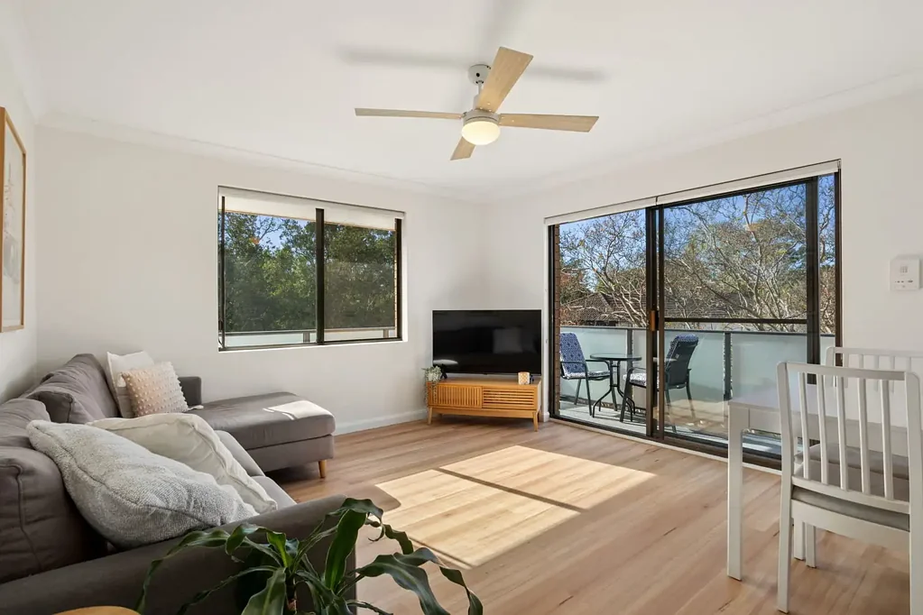 Dee Why 2ห้องนอน Bright North-East Corner Apartment Moments from Dee Why Beach