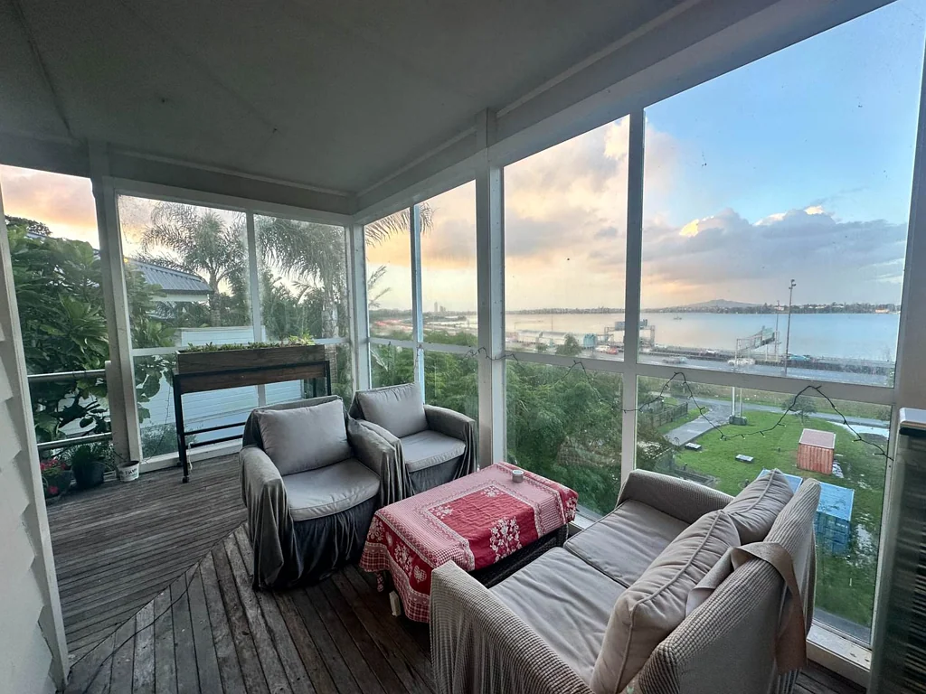 Harbour View in Sought-After Northcote Point