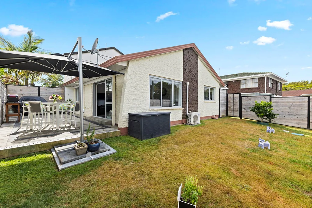1/58 Challen Close, Conifer Grove, Papakura, Auckland