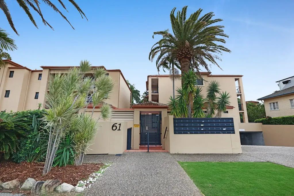 Southport 2部屋 Stunning 2-Bedroom Renovated Unit - Exceptional Location!
