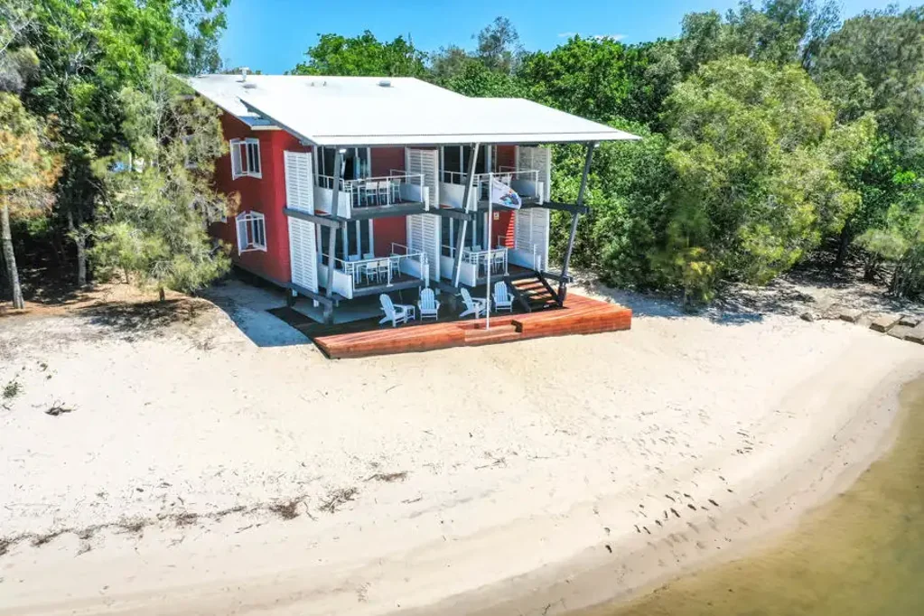 2 X COURAN COVE BEACHSIDE 1 BED APARTMENTS - ISLAND RENTALS - FULLY OFF GRID