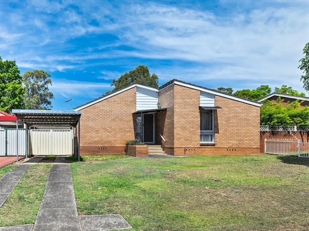 105 Eucalyptus Drive, Macquarie Fields, NSW 2564