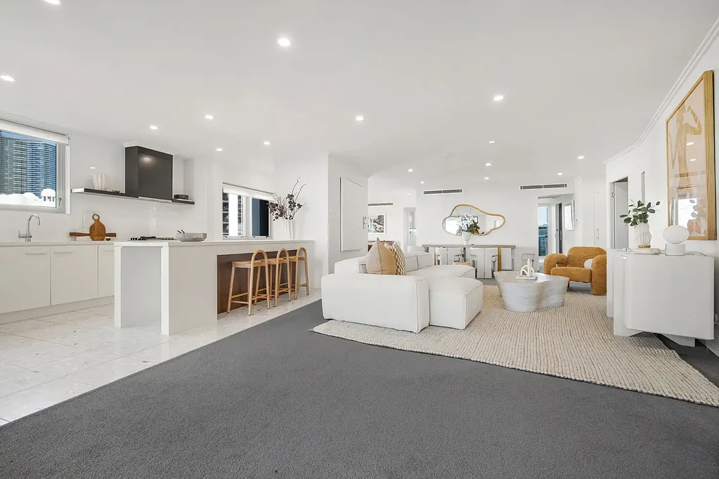 Broadbeach 3Moenga Super Spacious Beachside Apartment