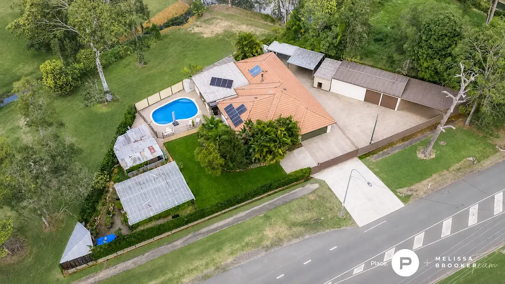 Morayfield 4غرفة نوم Family Home with pool and shed on 1,492m2